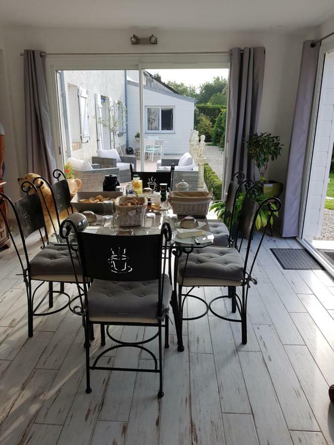 La Longere Des Glycines Bed & Breakfast Egligny Exterior photo